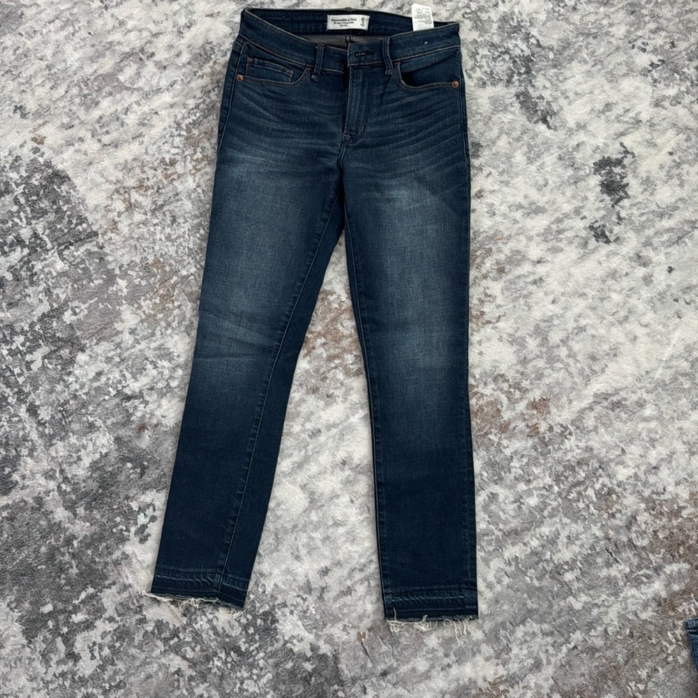 Abercrombie women ankle super skinny jean 26/2regular